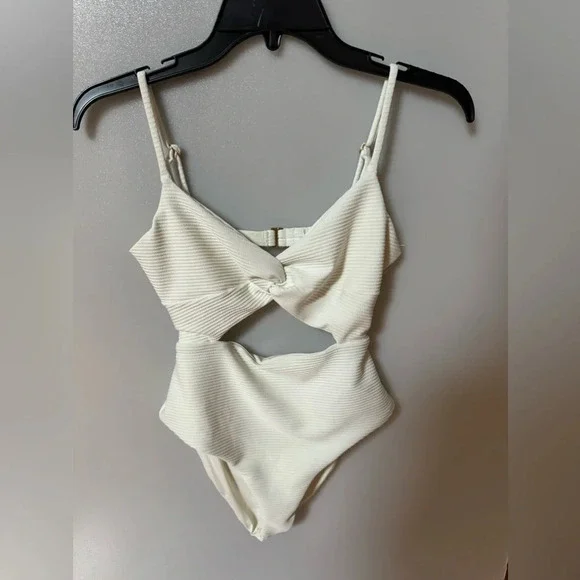 L*Space Eco Chic Off The Grid Kyslee One-Piece Classic Swiimsuuit Cream Size Med - Picture 3 of 5